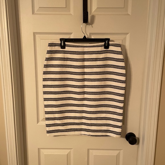 Calvin Klein skirt - Picture 3 of 3